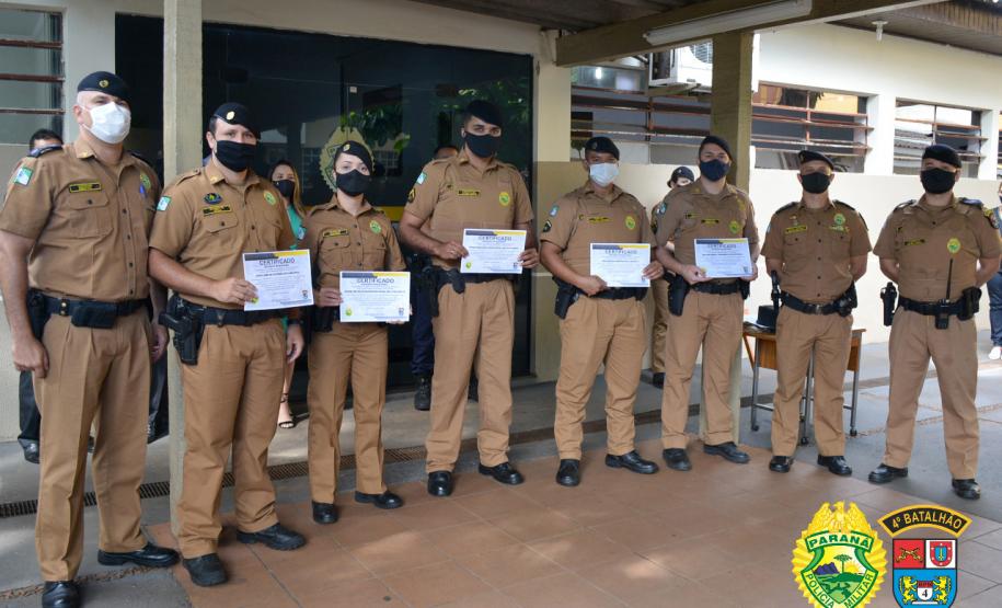 Policiais militares do 4º BPM recebem homenagem de Destaque do Mês e Destaque Operacional