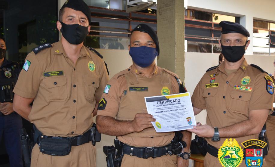 Policiais militares do 4º BPM recebem homenagem de Destaque do Mês e Destaque Operacional