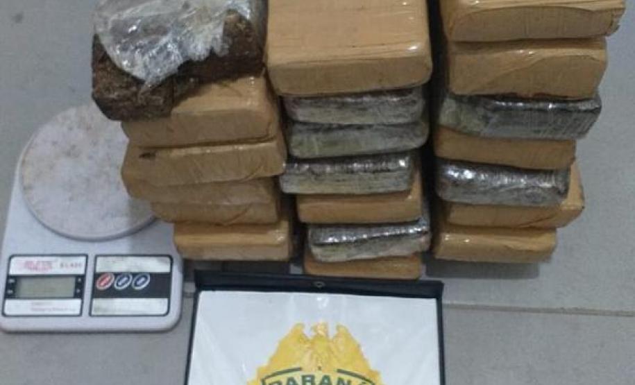 Em Contenda (PR), PM apreende 21 quilos de maconha e uma espingarda em situações distintas