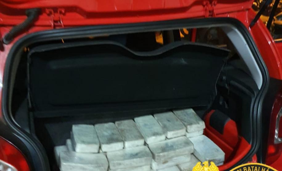 Carro com 132 quilos de crack é apreendido pela PM em Guaíra (PR), no Oeste do estado