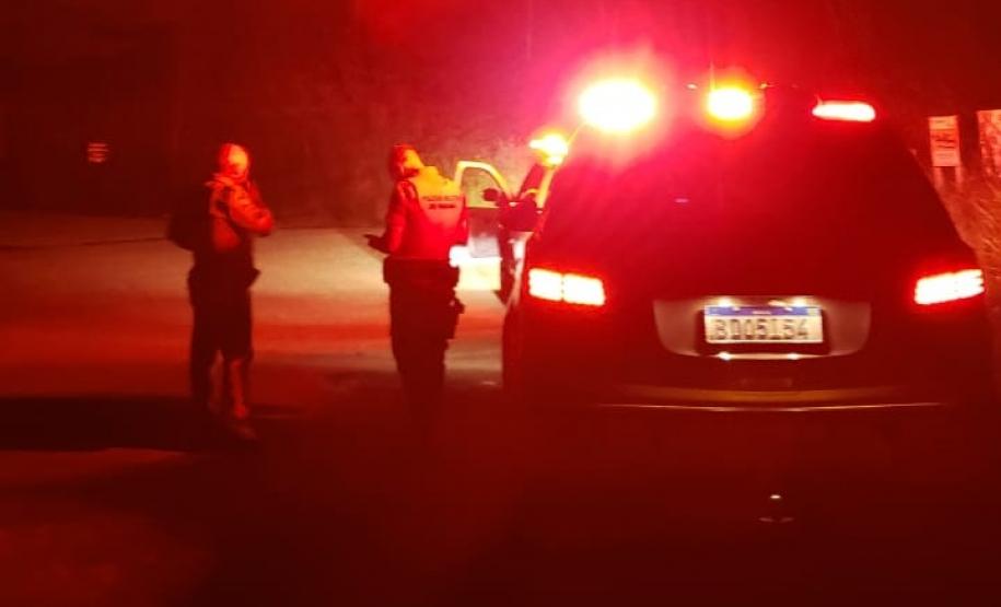 Polícia Militar recupera carro roubado, apreende drogas e encaminha um adolescente por agressão em situações separadas, nos Campos Gerais do Paraná