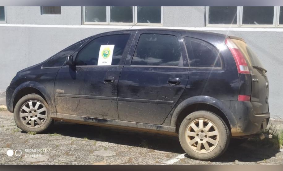 BPRv apreende mais de 400 garrafas de bebidas contrabandeadas e recupera um carro no Paraná