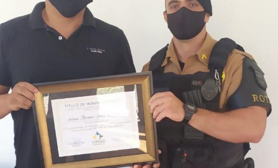 CONSEG homenageia policiais militares que se destacaram no serviço em Mandaguaçu (PR)