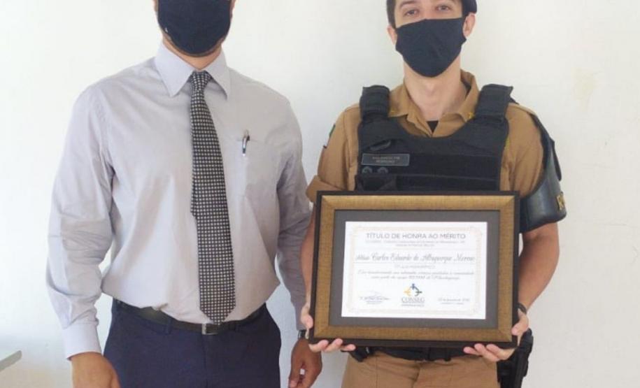 CONSEG homenageia policiais militares que se destacaram no serviço em Mandaguaçu (PR)