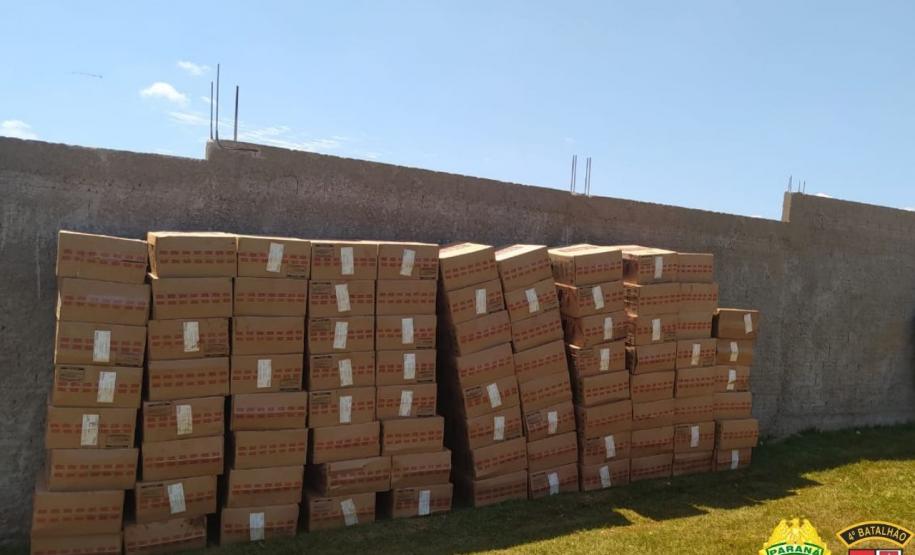 Mais de 5 mil pacotes de cigarro contrabandeado são apreendidos pela PM em Doutor Camargo, no Norte do Paraná