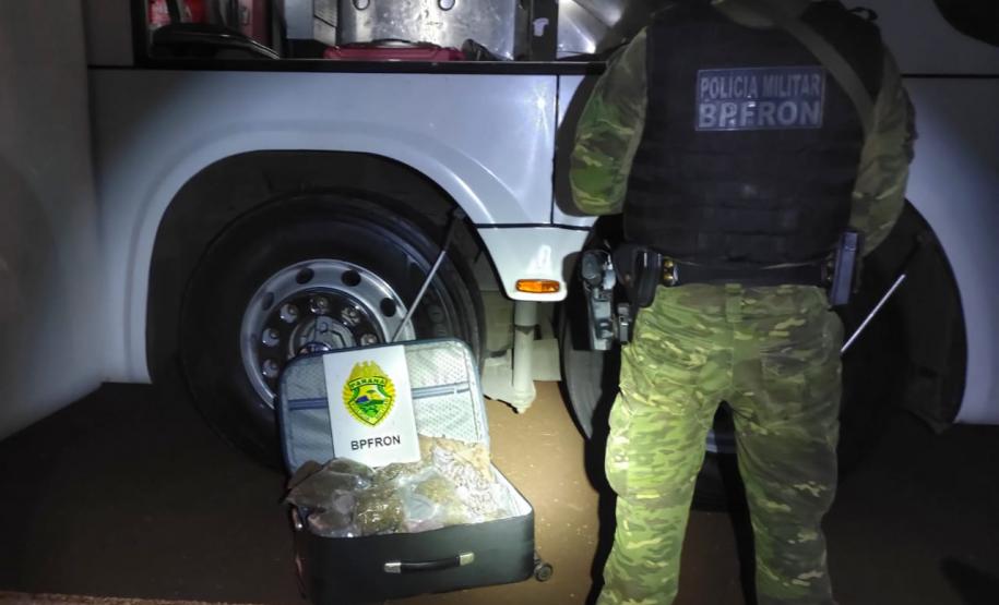Duas abordagens do BPFron terminam com contrabando e 12 quilos de capulho de maconha apreendidos no Oeste do PR