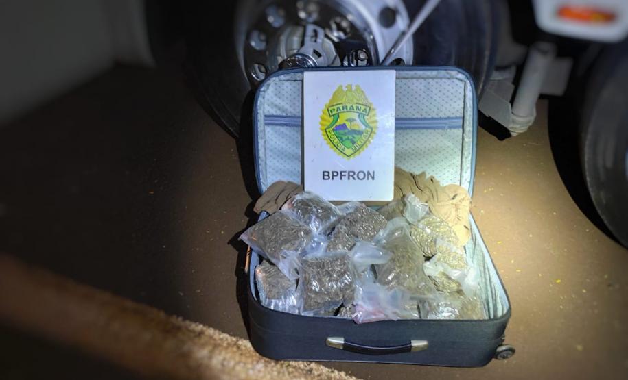 Duas abordagens do BPFron terminam com contrabando e 12 quilos de capulho de maconha apreendidos no Oeste do PR
