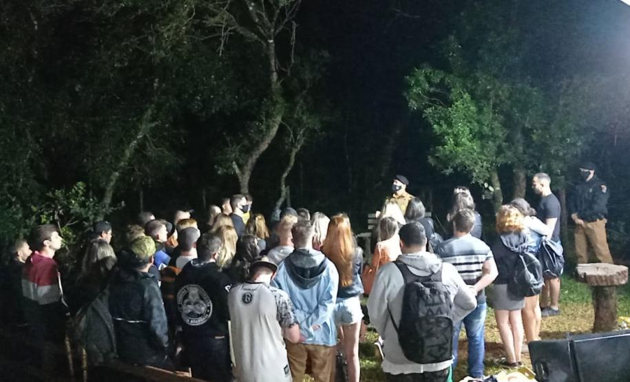 Policiais encerram festa rave clandestina no interior do estado