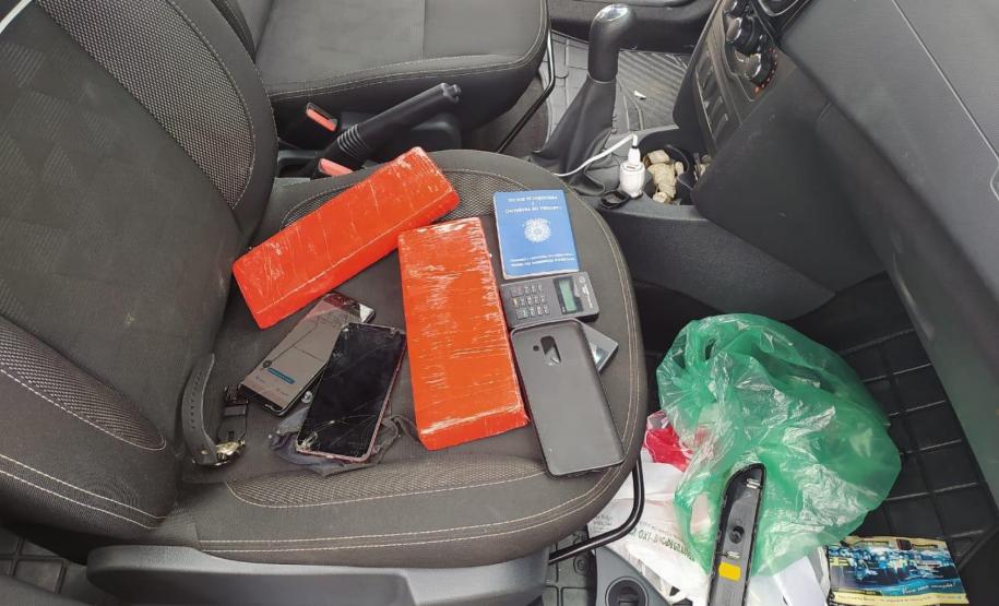 Mais de 60 quilos de maconha que iriam para Minas Gerais são apreendidos pela PM em Perobal, no Noroeste do Paraná