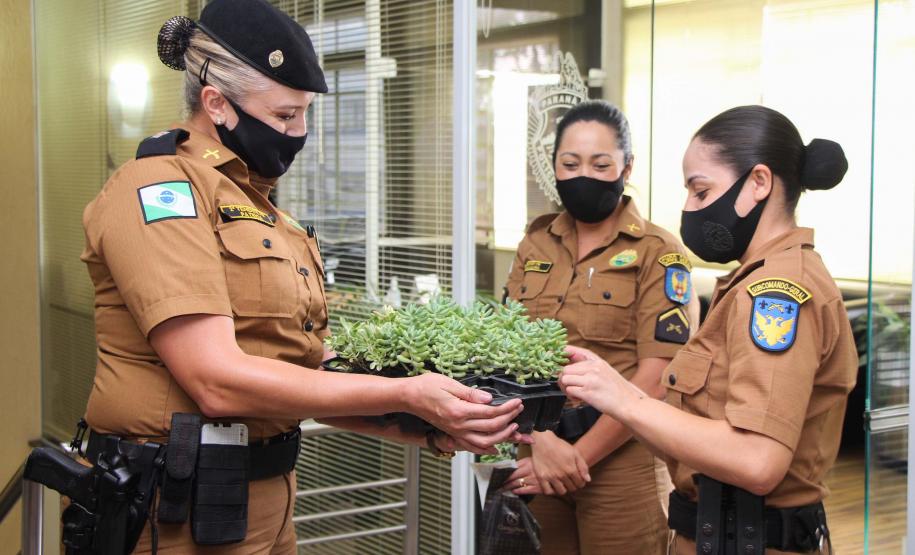 Policiais militares femininas do Quartel do Comando-Geral da PM são homenageadas no Dia Internacional da Mulher