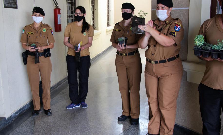 Policiais militares femininas do Quartel do Comando-Geral da PM são homenageadas no Dia Internacional da Mulher