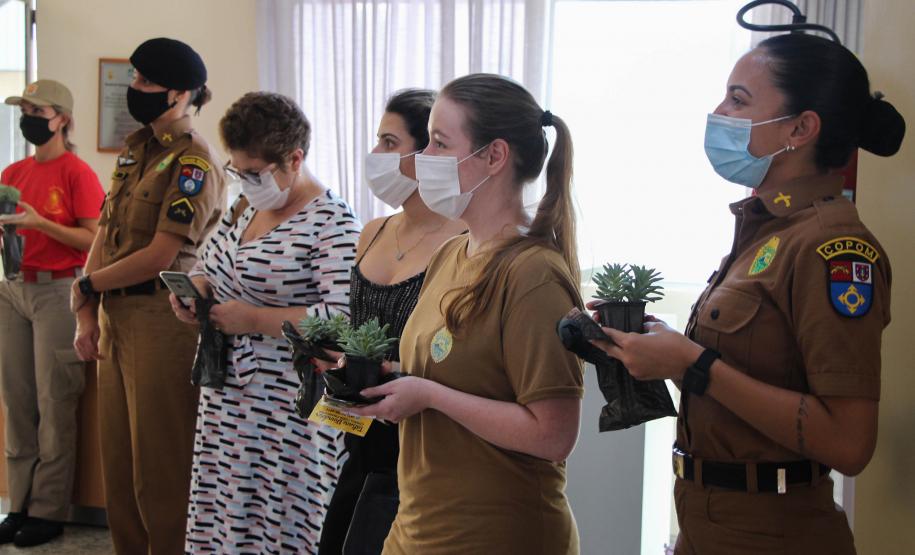 Policiais militares femininas do Quartel do Comando-Geral da PM são homenageadas no Dia Internacional da Mulher