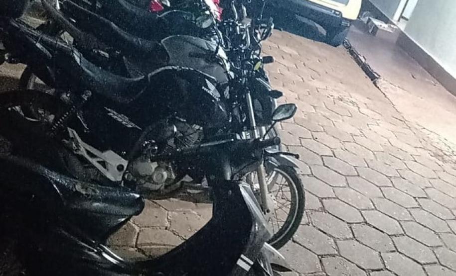 Polícia Militar apreende seis motocicletas irregulares durante fiscalização de trânsito na cidade de Santa Terezinha de Itaipu (PR)