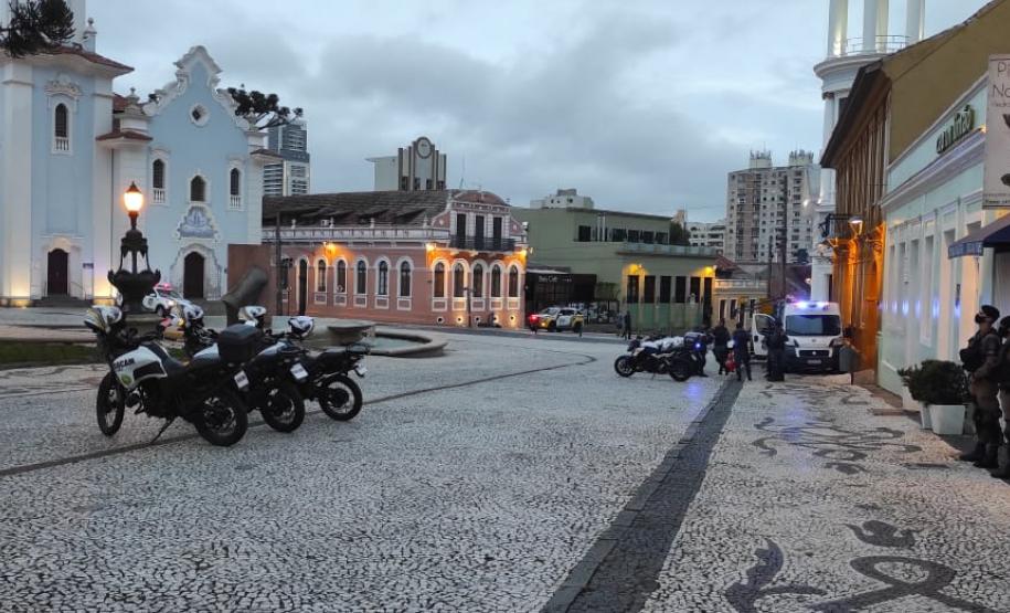 ROCAM apreende drogas e prende sete pessoas em situações distintas em Curitiba (PR)