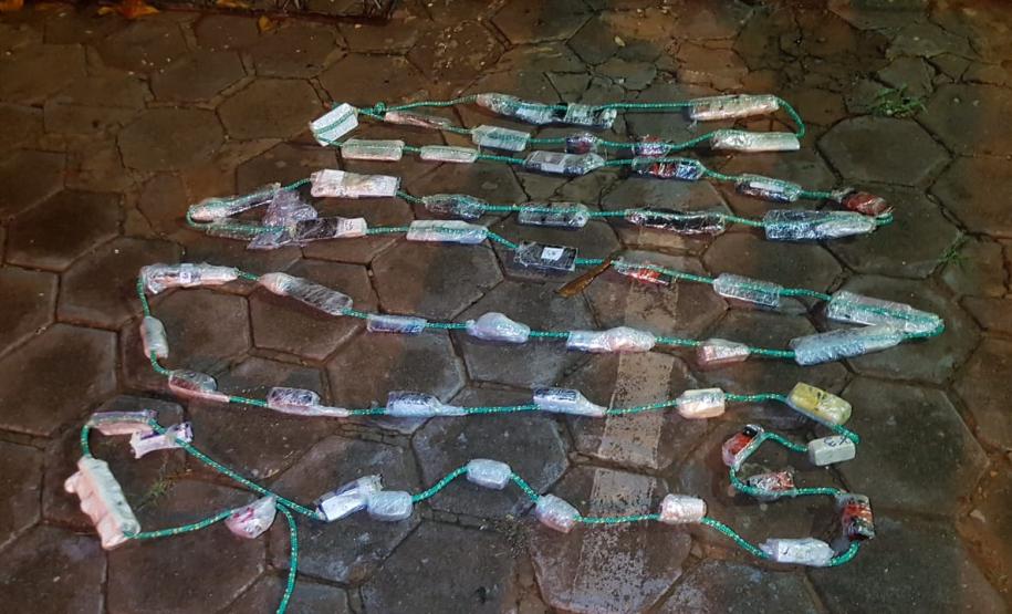 PM frustra esquema de repasse de drogas e celulares em cadeia pública de Guaíra e três são encaminhados