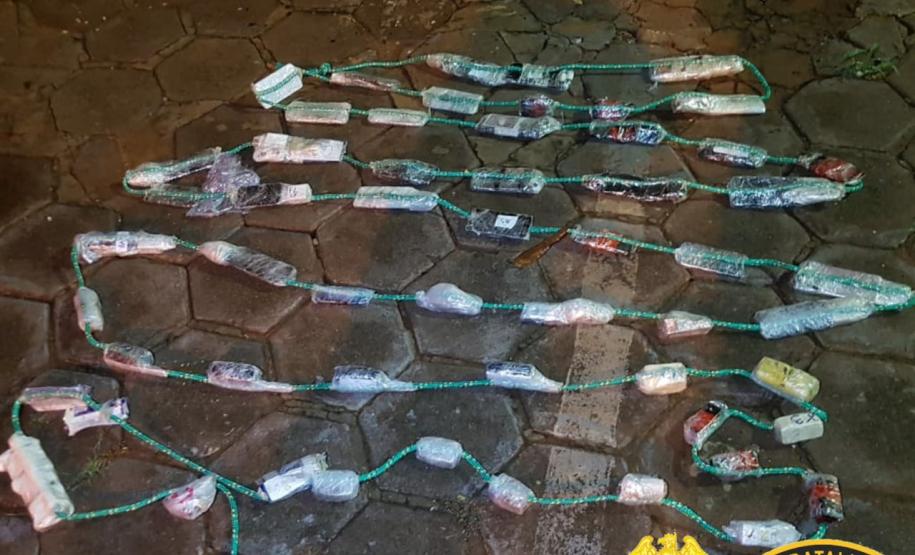 PM frustra esquema de repasse de drogas e celulares em cadeia pública de Guaíra e três são encaminhados