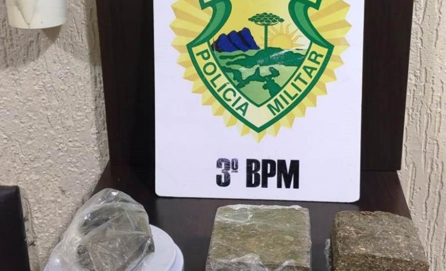Durante abordagens de rotina, PM encaminha quatro pessoas e apreende crack e maconha, no Sudoeste do Paraná
