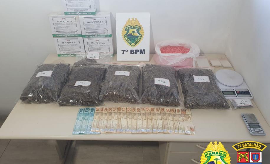 PM cumpre dois Mandados Judiciais, prende duas pessoas e apreende arma de fogo e drogas em Goioerê, no Noroeste do Paraná
