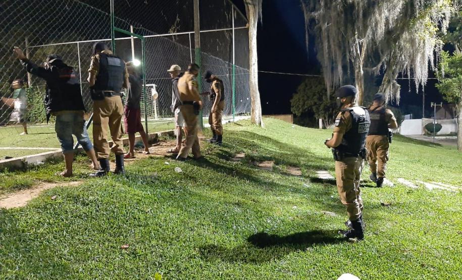 Cinco bares e uma quadra esportiva são abordados pela AIFU, na Região Metropolitana de Curitiba