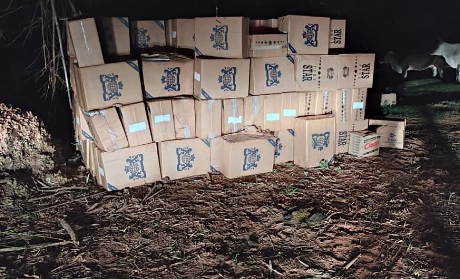 No Noroeste do estado, PM apreende mais de R$ 4 milhões em cigarros contrabandeados; dois caminhões também foram apreendidos
