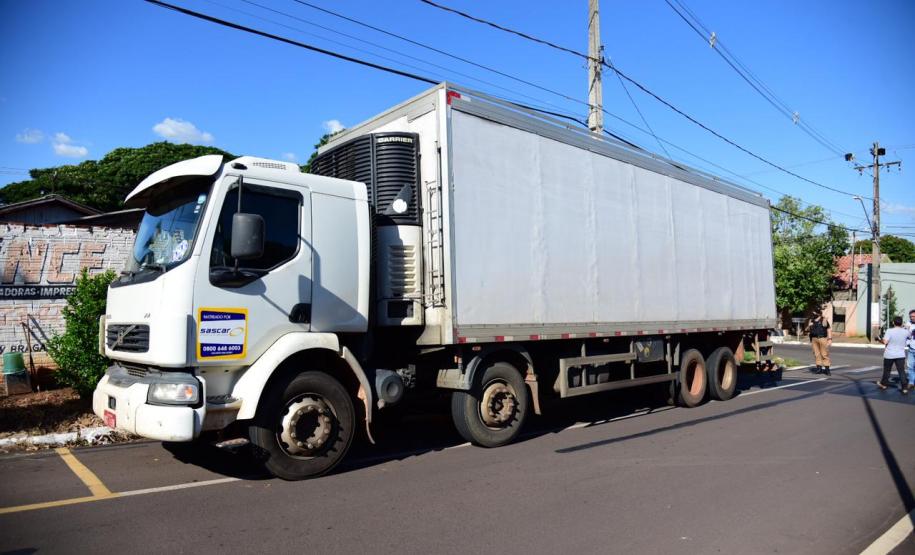 No Noroeste do estado, PM apreende mais de R$ 4 milhões em cigarros contrabandeados; dois caminhões também foram apreendidos