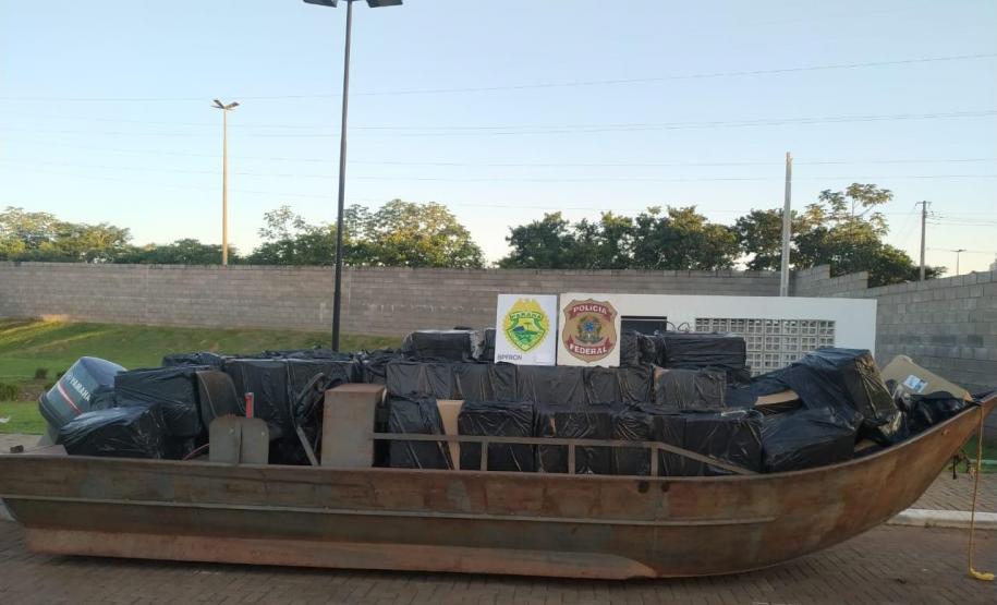 Ação do BPFron, do BOPE e da PF resultou na apreensão de um caminhão e um barco, carregados com cigarros contrabandeados
