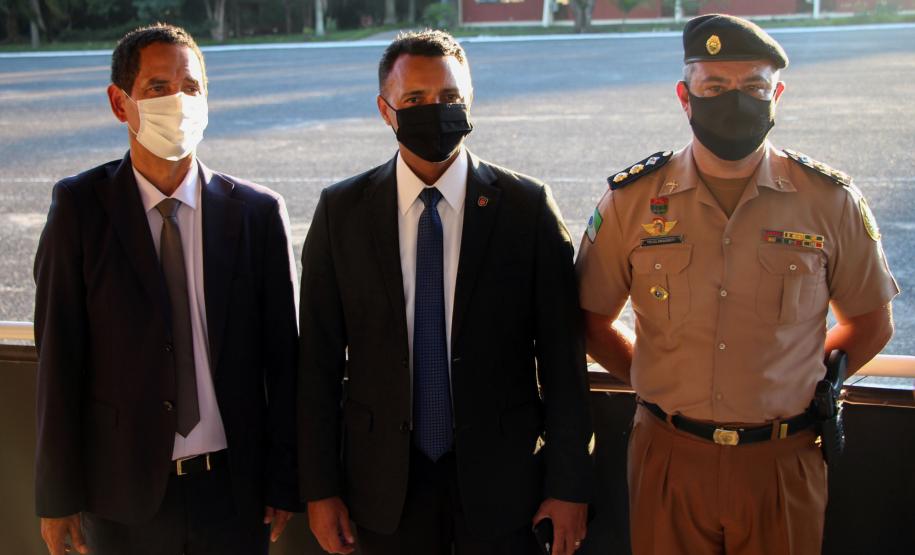 Profissionais de segurança pública são homenageados pelo ministro André Mendonça na APMG, em São José dos Pinhais