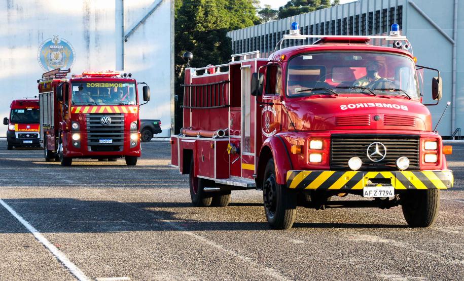 Profissionais de segurança pública são homenageados pelo ministro André Mendonça na APMG, em São José dos Pinhais