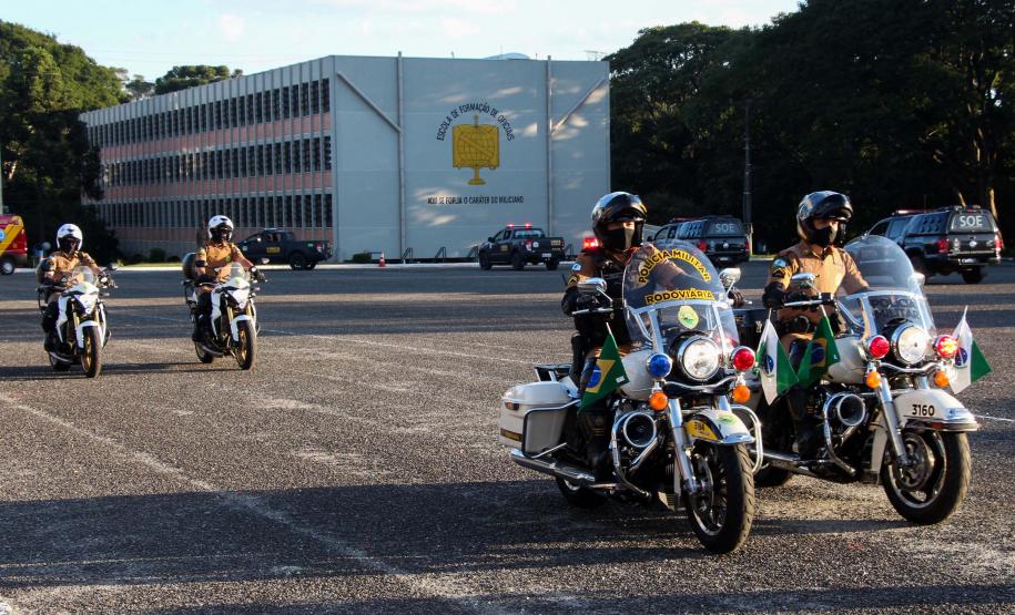 Profissionais de segurança pública são homenageados pelo ministro André Mendonça na APMG, em São José dos Pinhais