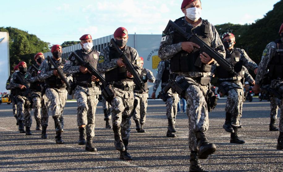 Profissionais de segurança pública são homenageados pelo ministro André Mendonça na APMG, em São José dos Pinhais