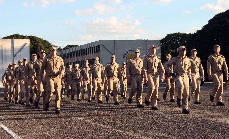 Profissionais de segurança pública são homenageados pelo ministro André Mendonça na APMG, em São José dos Pinhais