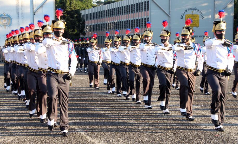 Profissionais de segurança pública são homenageados pelo ministro André Mendonça na APMG, em São José dos Pinhais