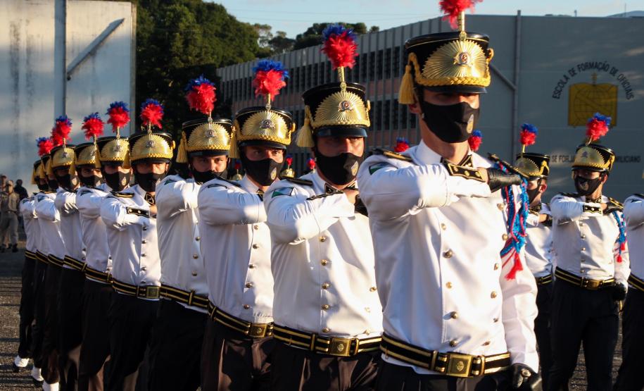 Profissionais de segurança pública são homenageados pelo ministro André Mendonça na APMG, em São José dos Pinhais