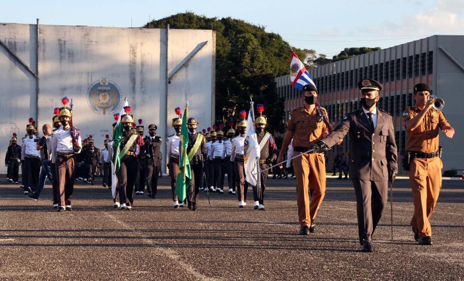 Profissionais de segurança pública são homenageados pelo ministro André Mendonça na APMG, em São José dos Pinhais