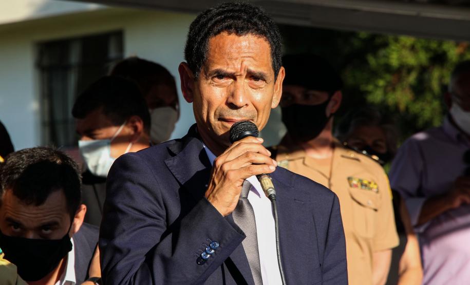 Profissionais de segurança pública são homenageados pelo ministro André Mendonça na APMG, em São José dos Pinhais