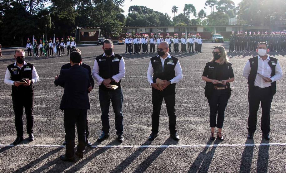 Profissionais de segurança pública são homenageados pelo ministro André Mendonça na APMG, em São José dos Pinhais