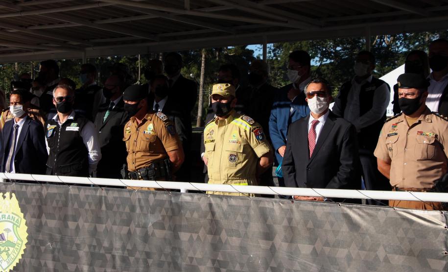 Profissionais de segurança pública são homenageados pelo ministro André Mendonça na APMG, em São José dos Pinhais