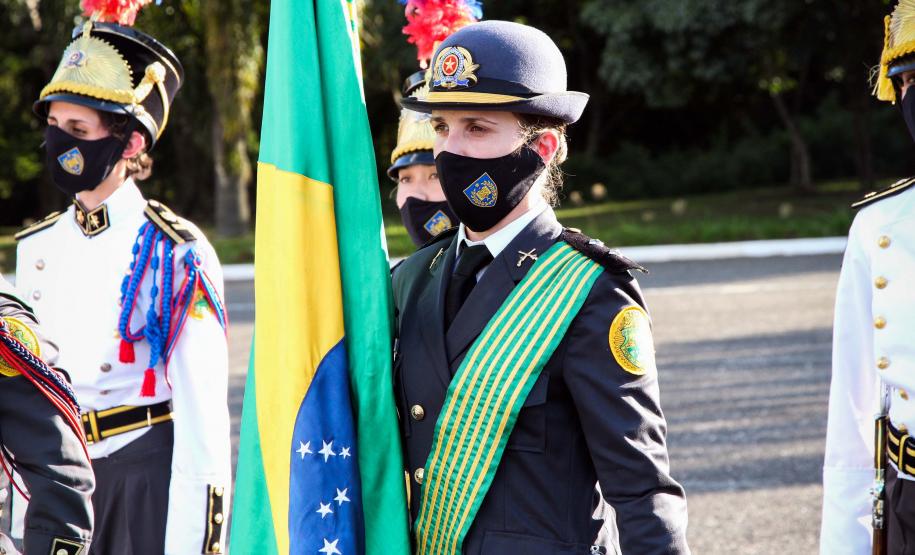 Profissionais de segurança pública são homenageados pelo ministro André Mendonça na APMG, em São José dos Pinhais