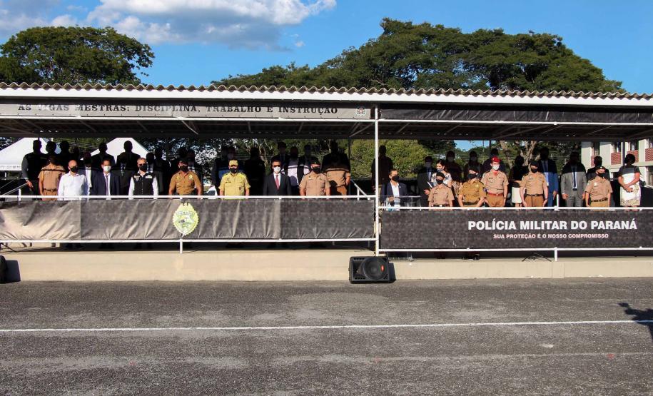 Profissionais de segurança pública são homenageados pelo ministro André Mendonça na APMG, em São José dos Pinhais