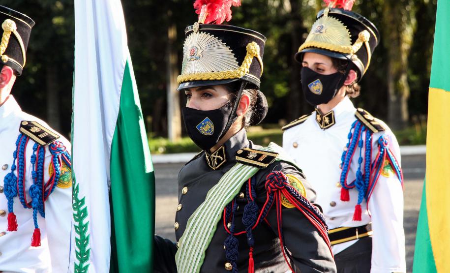 Profissionais de segurança pública são homenageados pelo ministro André Mendonça na APMG, em São José dos Pinhais