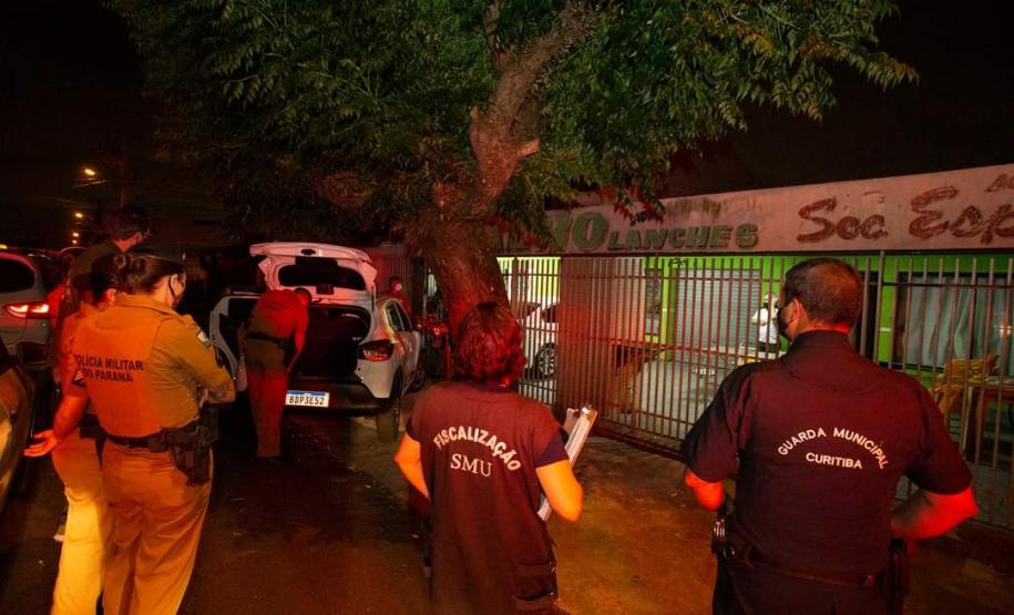 Fiscalização da AIFU neste final de semana flagra nove pontos comerciais irregulares e 44 pessoas são encaminhadas por descumprir medidas sanitárias na Capital