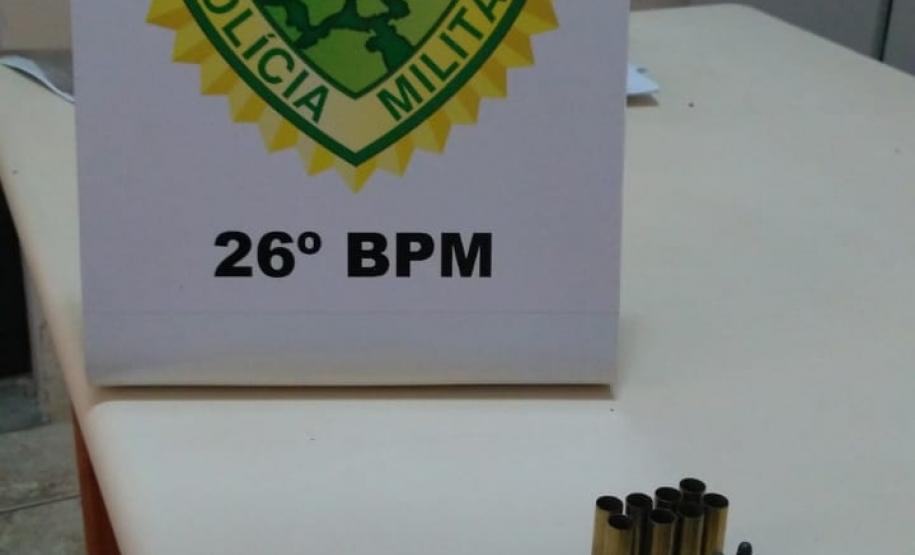 PM prende dois homens e apreende 23 munições e uma motocicleta nos Campos Gerais