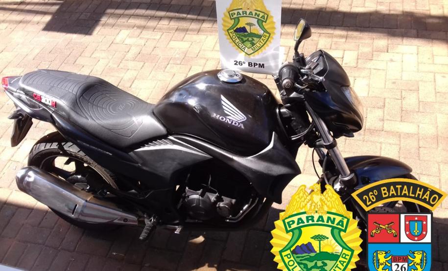 PM prende dois homens e apreende 23 munições e uma motocicleta nos Campos Gerais