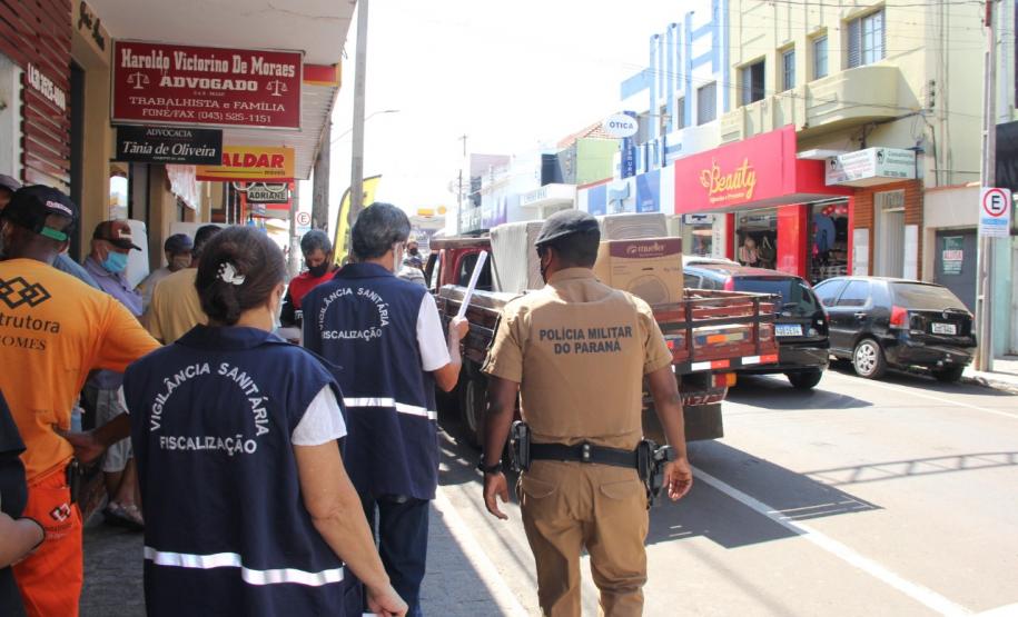 PM e Vigilância Sanitária deflagram ação conjunta contra a COVID-19 e fazem fiscalizações em Jacarezinho (PR)