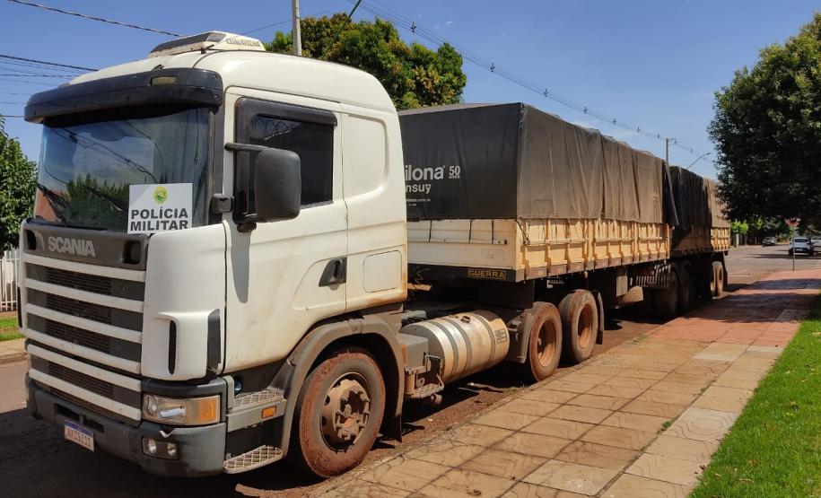 formações de um biarticulado atolado na Linha Água Branca, Pal