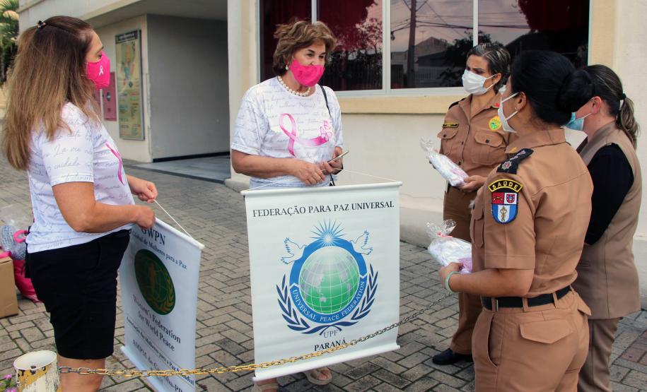 Embaixadoras da Paz Mundial entregam presentes para as profissionais da saúde do Hospital da PM em Curitiba