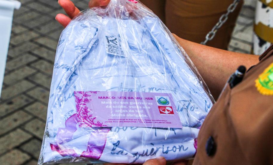 Embaixadoras da Paz Mundial entregam presentes para as profissionais da saúde do Hospital da PM em Curitiba