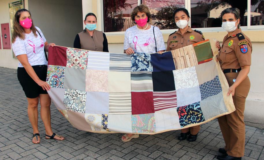 Embaixadoras da Paz Mundial entregam presentes para as profissionais da saúde do Hospital da PM em Curitiba