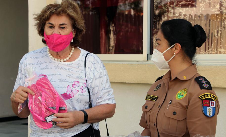 Embaixadoras da Paz Mundial entregam presentes para as profissionais da saúde do Hospital da PM em Curitiba