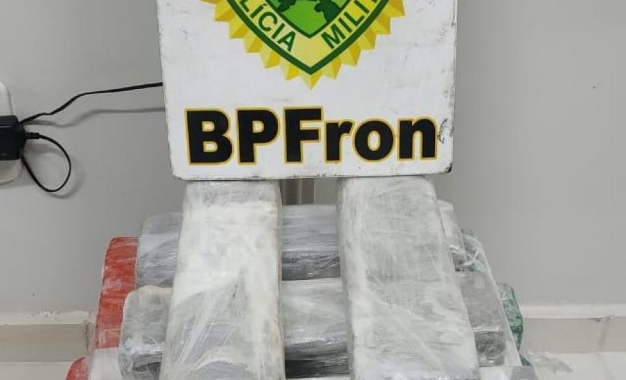 Durante Operação Hórus, duas mulheres são encaminhadas por transporte de drogas em um ônibus de viagem, em Realeza (PR)